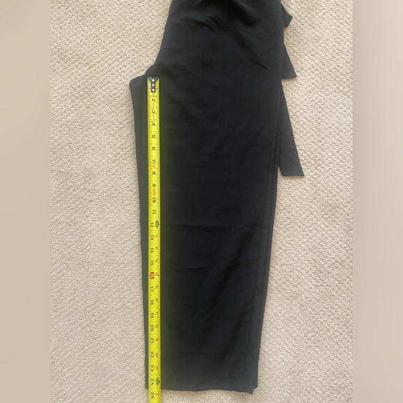 Banana Republic Ruffle V-Neck Jumpsuit Romper Size 4P NWT BLK Classic Minimalist - Picture 11 of 12